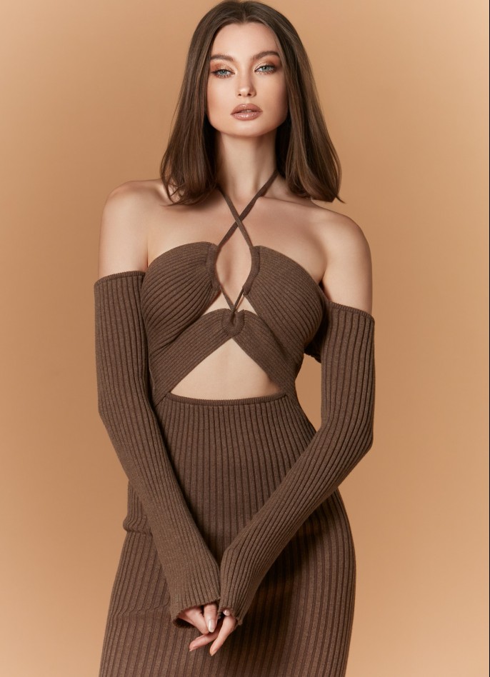 RIBBED KNIT OFF-SHOULDER LONG-SLEEVE MIDI DRESS - COFFEE
